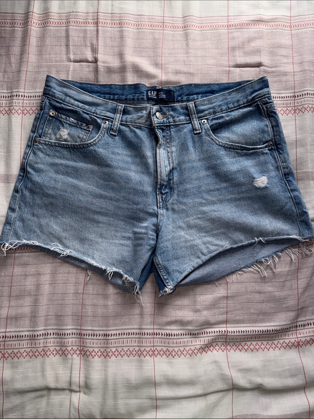 GAP Jean Stride Shorts with Frayed Hem 31